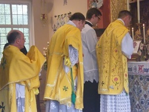 Warna liturgis kuning
